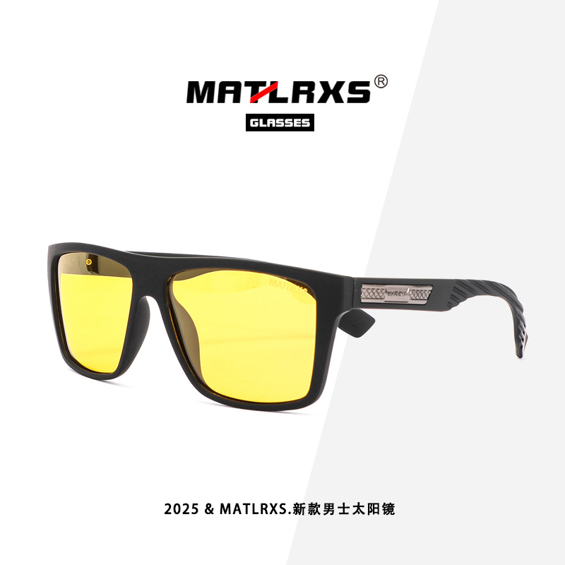 Sunglasses Square Sunglasses I - Street Fashion Photoshoot ulasan dan harga