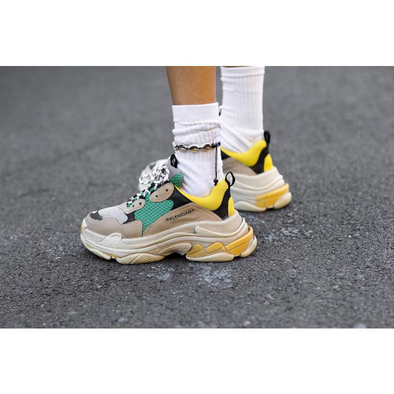 The Incomplete Highsnobiety Gu - Street Fashion Now ulasan dan harga