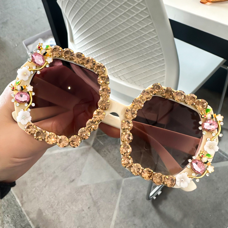 Large Frame Sunglasses Women's - Street Fashion Photoshoot ulasan dan harga