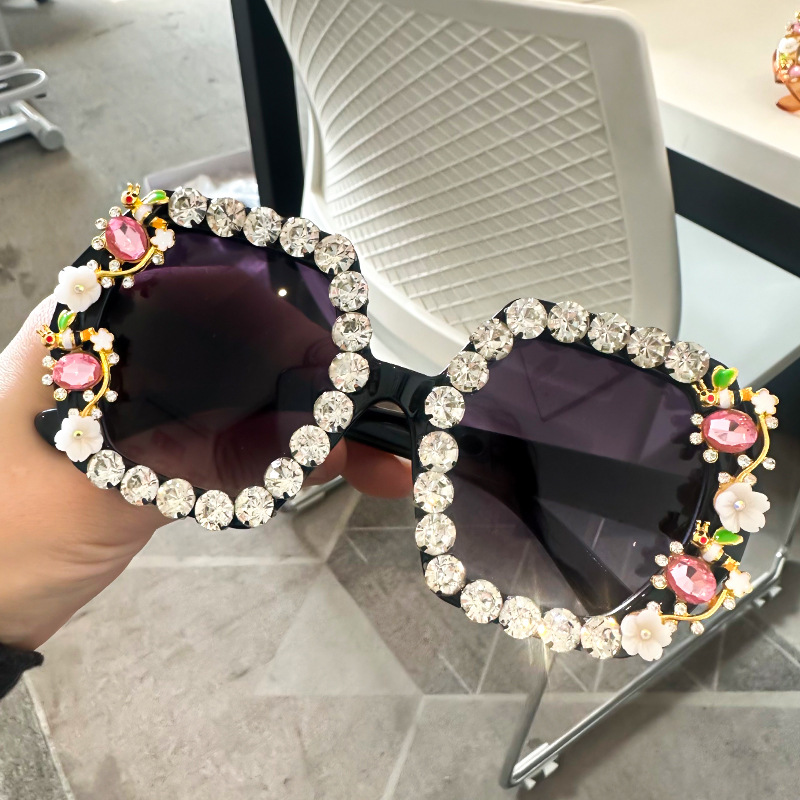 Large Frame Sunglasses Women's - Street Fashion Photoshoot ulasan dan harga